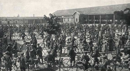 La partenza da Milano di 450 volontari, "Lo Sport Illustrato" 1915.